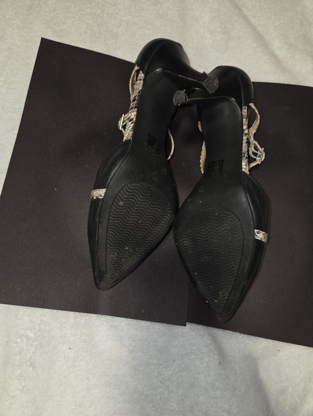 Moda Black Pointed-Toe Heels with Snake-Print Straps - Picture 5 of 7